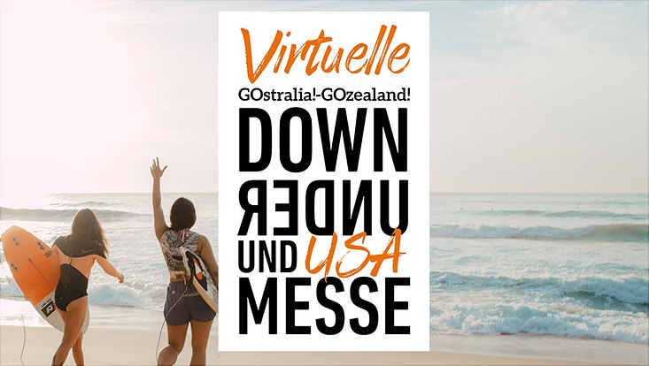 Zwei Surferinnen laufen dem Meer entgegen