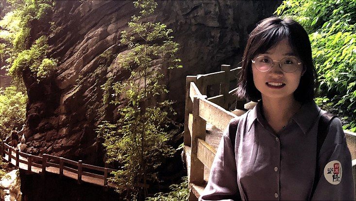 Nuo Hou unterwegs in einer Schlucht