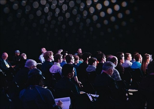 veranstaltungen-headway-640x452 Crowd at an event