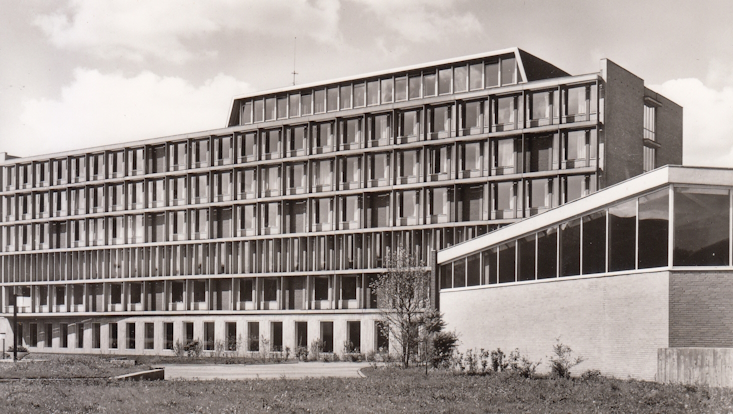 vmp8-1900-1919-733x414 Fassade des Gebäude VMP 8 früher