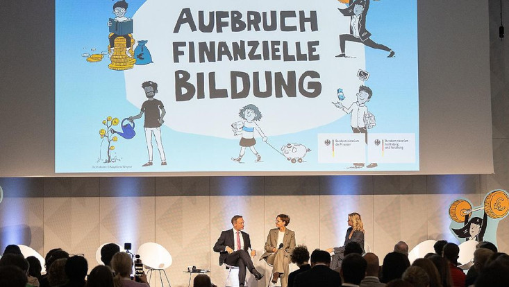 Foto vom Start der Initiative Finanzielle Bildung