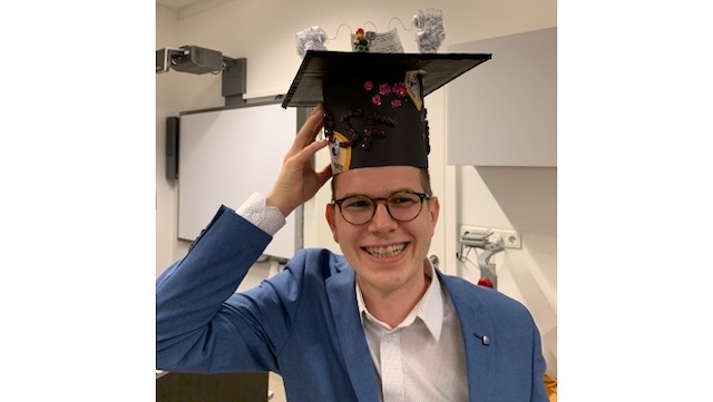 Markus Feser mit Doktorhut