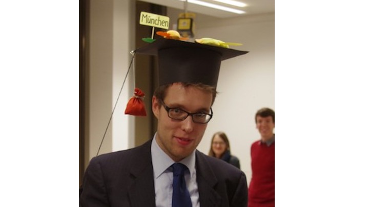 Hannes Sander mit Doktorhut