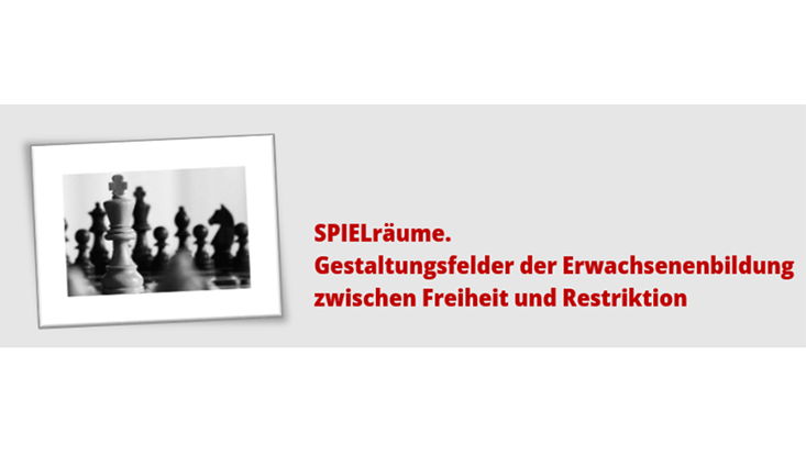 Titelbild der Sektionstagung Erwachsenenbildung; auf grauem Hintergrund hat man links ein Bild von einem Schachspiel und rechts steht der Titel derSektionstagung