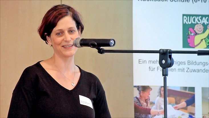 Drorit Lengyel bei der Vorstellung der Ergebnisse auf dem Fachtag Rucksack Schule