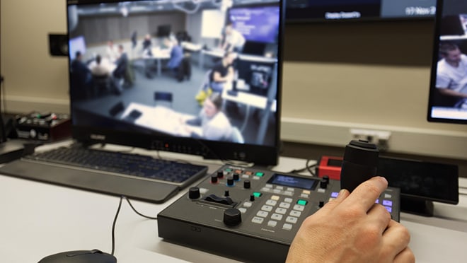 lab-ctl-room-detail-joystick-660x372 Eine Fernbedienung für PTZ-Kameras