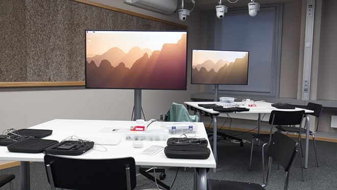 grouplab-decks-without-people-660x372 Zwei Gruppentische im Group Lab