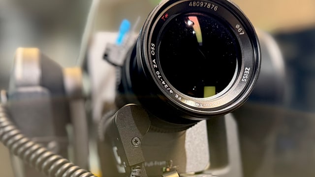 Bild einer Kamera im Studio des HER