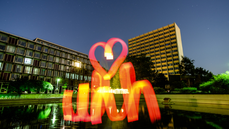 uni-bei-nacht-denstorf-733x414 Uni Campus bei Nacht