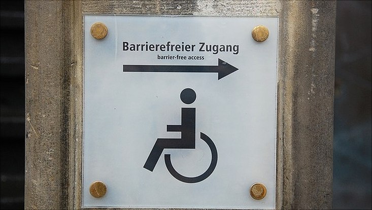 Schild barrierefrei