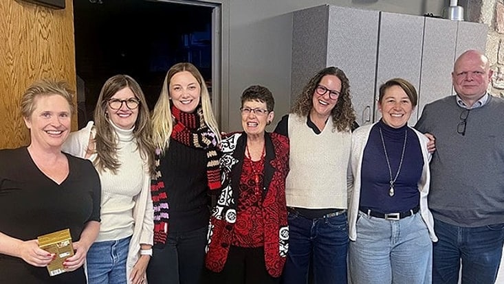 whatsup-2025-sarah-world-game-lab-jpg-733x414 Gruppenbild Sarah Stahlberg und weitere Personen