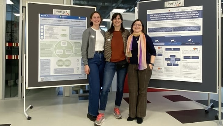 ÖZBF-Kongress in Salzburg Gruppenfoto vor Postern