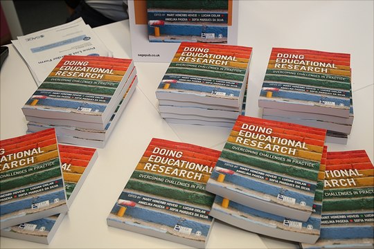 02092019 book research 540x360 scholz Bücherstapel