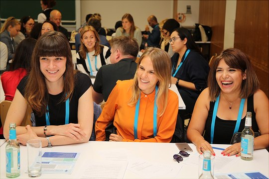 02092019 lunch participants 540x360 scholz Lachende Teilnehmerinnen beim Lunch