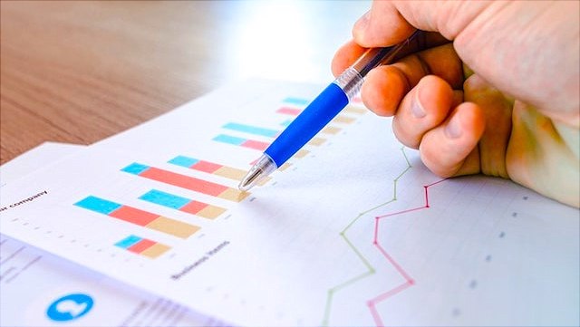 en-pexels-lucas-research-coloured640x361 Working on statistics