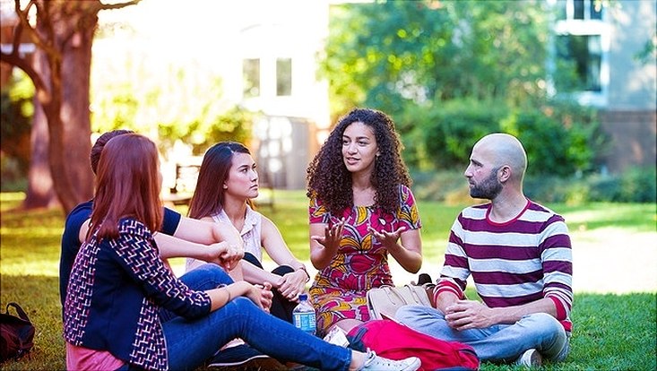 Internationale Studierende auf dem Campus