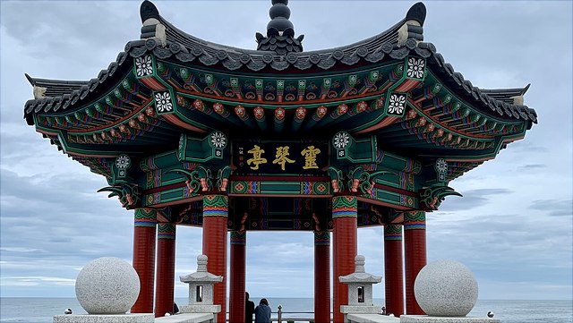 kotsch-yonsei-2-640x361 Tempel in Südkorea vor wolkigem Himmel