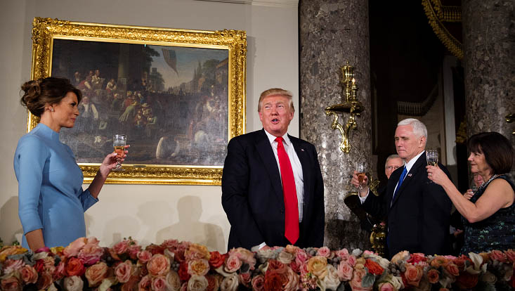Donald Trump vor dem Gemälde The Verdict of the People