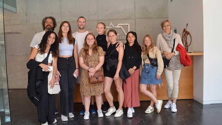 Gruppenfoto von Studierende der UHH mit ihren Lehrenden Foto im Jüdischen Dokumentationszentrum (Centro de Documentación e Investigación Judío de México, A.C.)