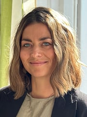 annika-kühn-portrait-schmal-180x240