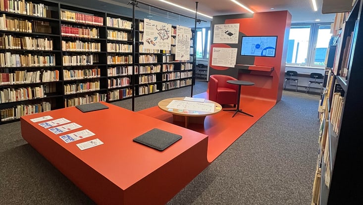 Infopoint mit ausstellung