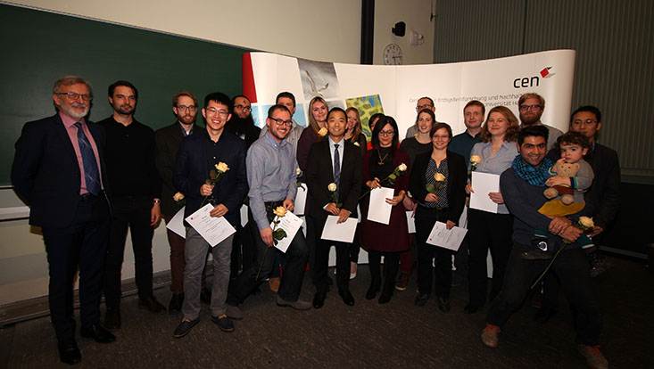 Promovierte-Gruppenbild-733x414-X CEN Absolventenfeier