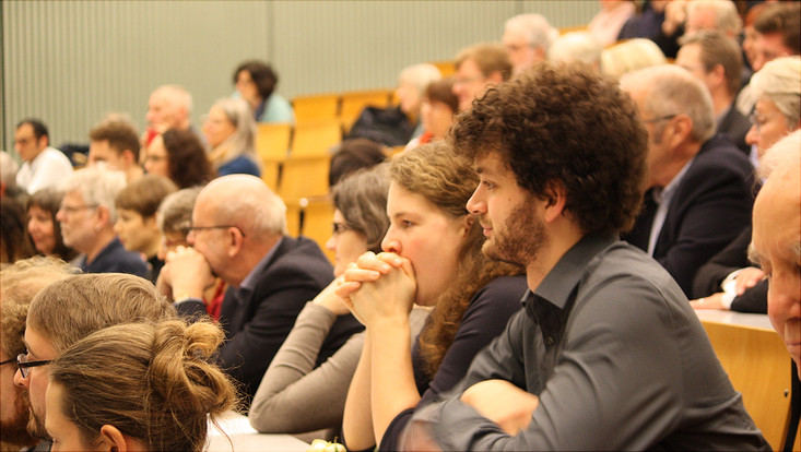 2018-01-31-cen-ceremony-l wolf-733x414_14 Studierende im Hörsaal auf CEN Absolventenfeier