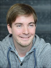bachmann-rene Person im Profil vor Treppe als Hintergrund
