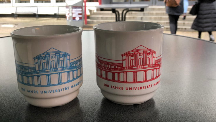 Glühweinbecher mit Motiv: 100 Jahre-Universität Hamburg
