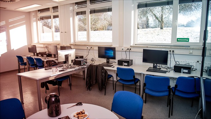 bc12 733x414 Die Rechner-Arbeitsplätze im base.camp