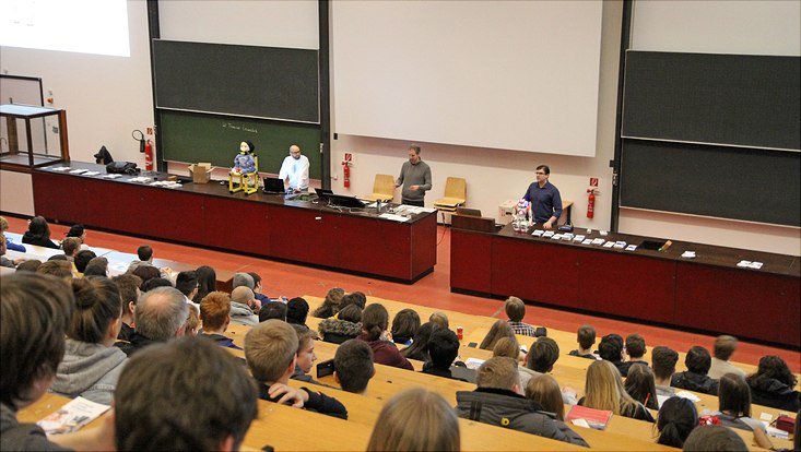 Vortrag der Technology Knowledge Group des Fachbereichs Informatik im großen Hörsaal.
