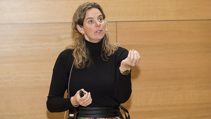 7.rijs-733x414 anouk rijs spricht