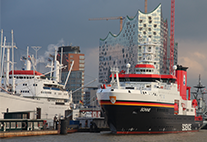 Tiefseeforschungsschiff in Hamburg vor Anker