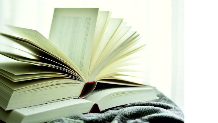 aufgeschlagenes Buch