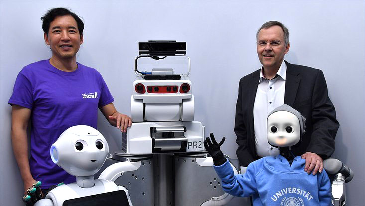 Prof. Dr. Jianwei Zhang (links) und Prof. Dr. Stefan Wermter (rechts) aus dem Fachbereich Informatik.