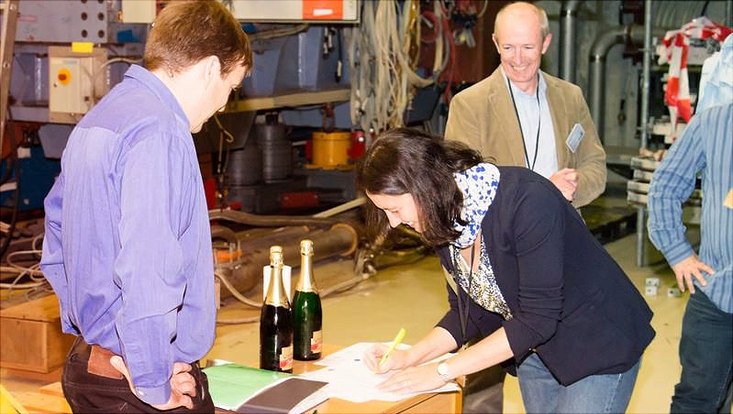 Erika Garutti signing MADMAX contract