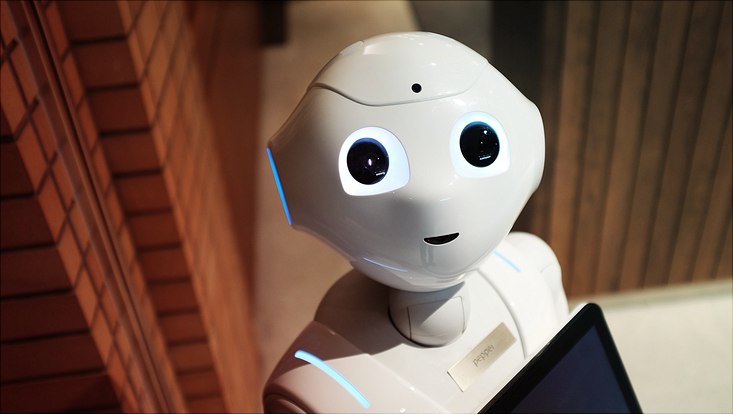 Roboter guckt