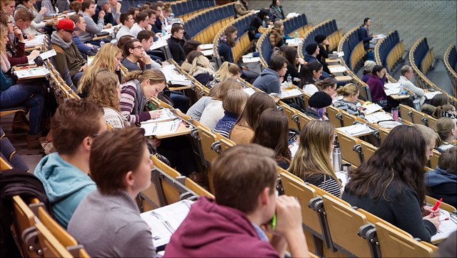 Studierende am Studienbegin Studierende im Audimax