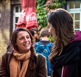 sven-rehder-504-dsc08397-348x329 Students chatting