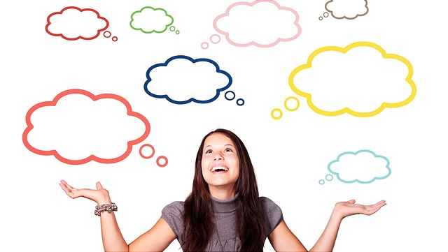 Frau mit Sprechblasen