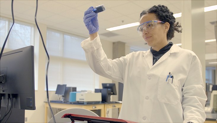 A female scientist in the chemistry lab