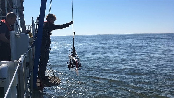 simon-an-der-ctd-sonde-733x414 Simon an der CTD-Sonde