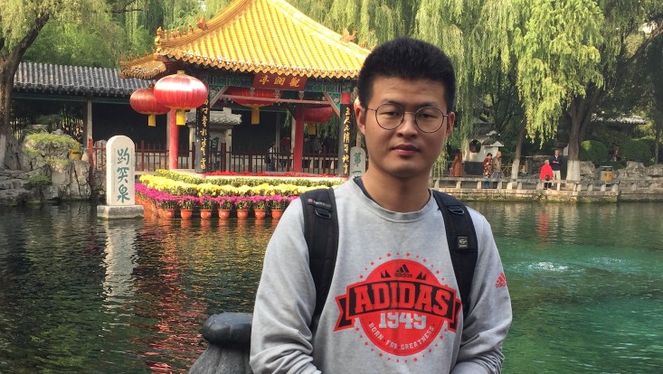 Das Bild zeigt Longquan Jiang