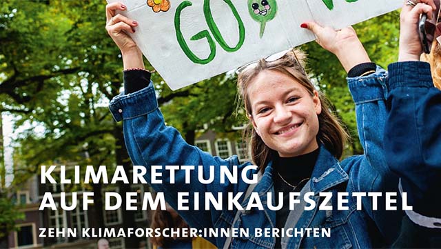 booklet-12-640x361 Junge Mneschen auf einer Klimademonstrationen mit Protestschildern