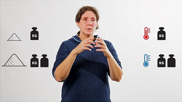 Die Ozeanographin Baehr mit einem blauen Pullover.