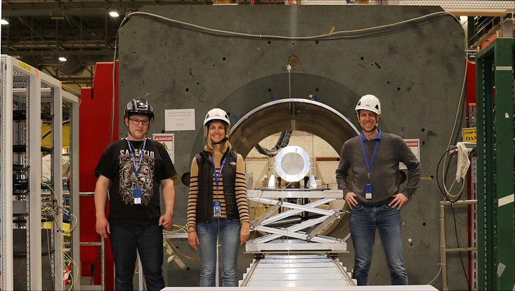 MADMAX colleagues in front of CERN's MORPURGO magnet