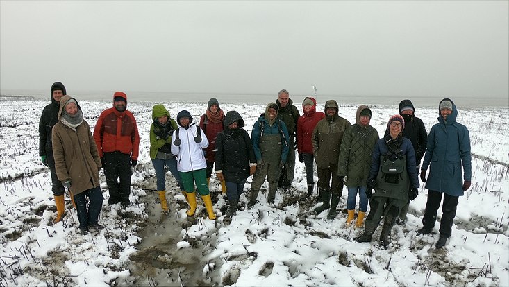 Group photo of the workshop participants at the elbe estuary.