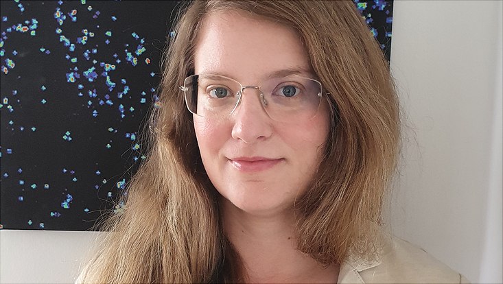 portrait of scientist Caroline Heneka