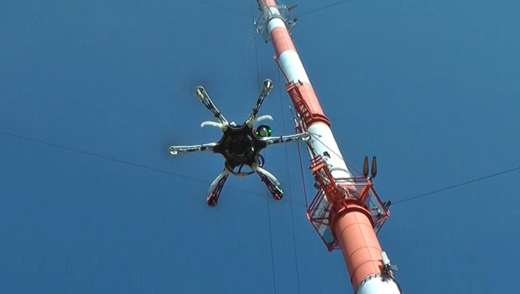 Der Wettermast der Universität Hamburg im Osten der Stadt kann Wind bis in einer Höhe von 300 Metern messen. Dr. Akio Hansen vom Meteorologischen Institut erklärt im Video, warum dieser Ort gewählt wurde, um den Einsatz von Drohnen für die mobile Win