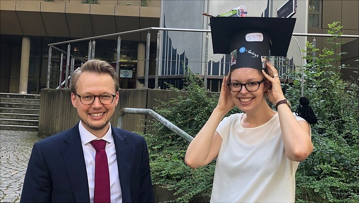 Prof. Wicha and Astrid Broeker in front of the Institute of Pharmacy